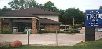 Days Inn By Wyndham Stoughton Wi. Bagian luar foto