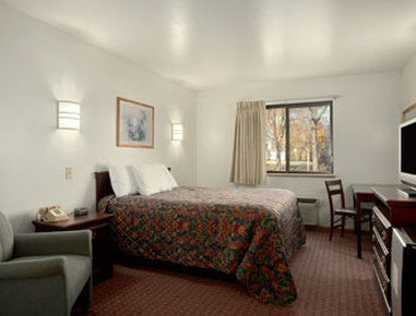 Days Inn By Wyndham Stoughton Wi. Bagian luar foto